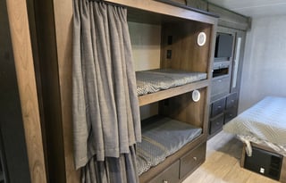 Kid's-Dream| Bunk Beds + 2 Queens + Outdoor Shower