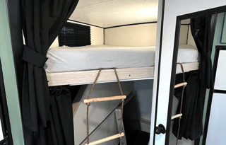 Fully loaded camper for all seasons ☀️