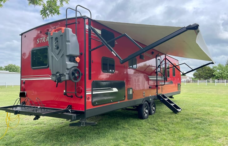 Exterior with Rear Cargo Rack