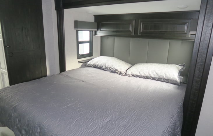 Queen size bed. Mattress may be stored if you wish to provide your own.