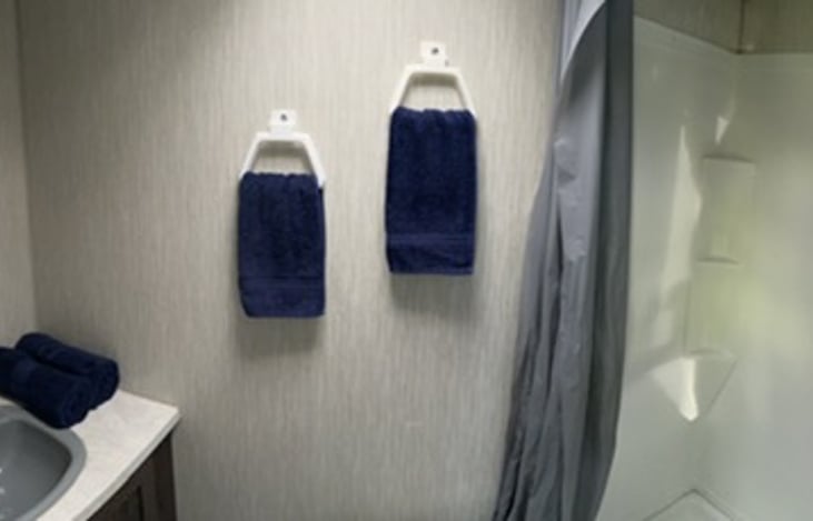 4 new hand towels, bath towels, and wash cloths