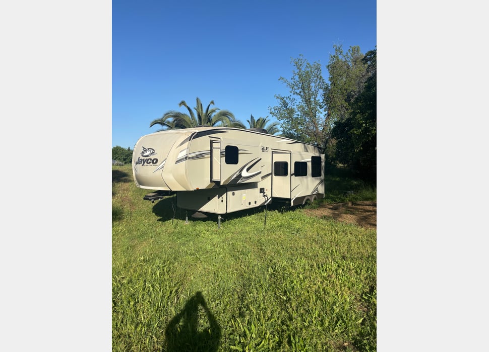 Fifth Wheel rentals in Junction City