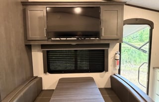 Brand New Dual ACs *Luxury Sleeper* Huge Queen B/R
