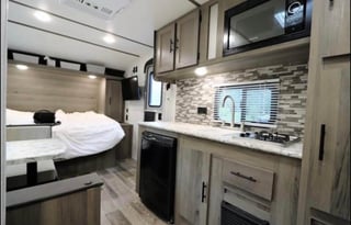 Cozy Family Bunkhouse Camper - Sleeps 5