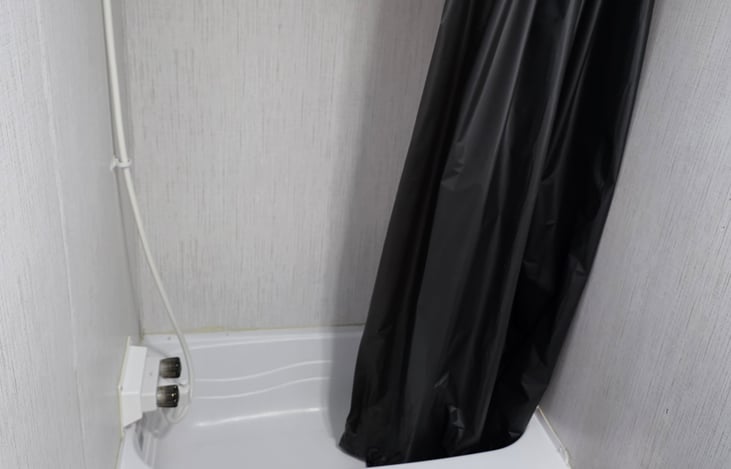 Shower / Tub / Toilet