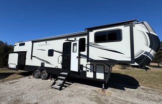 The Cabana Montana - 2021 Montana HC 377FL