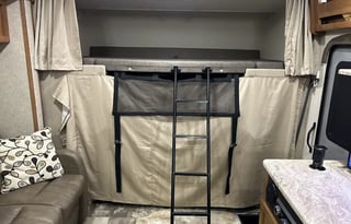 Pocket-Friendly Paradise: Spacious + 125 Miles