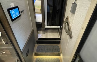 Luxury Pet Friendly RV priced to rent!!!!