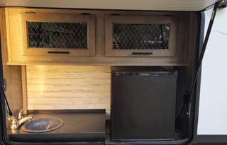 King Bed/sleeps 6/ 1.5 bath/ Outdoor Kitchen