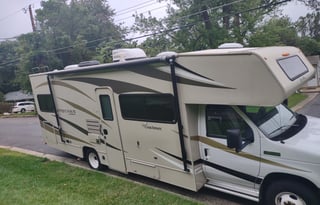 26' Leprechaun, sleeps 6+, stocked for family fun!