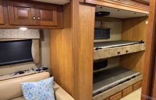 Fleetwood Discovery 40G – Travel in Style