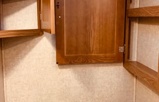 Lucy - Luxury RV for Your Stay in Camp Sherman