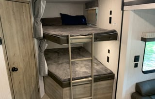 2021 PALMOMINO PUMA BUNKHOUSE