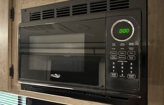 SLEEPS 6 + Outdoor fridge & Grill