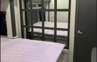 Four Paws Fifth Wheel