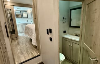 Keystone Alpine 3700FL ***1.5 bath and King Bed***