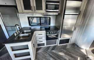 Lewis' Leisure Life RV Rental