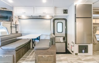 2024 Gulfstream 32ft W/ BUNKS