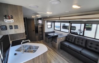 8 Person Beautiful 2023 Heartland Pioneer