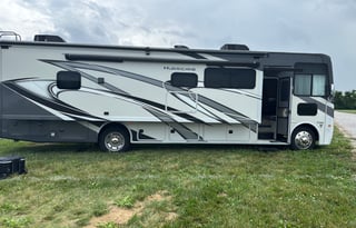 Easy-to-Drive ClassA w/ Surprising Amount of Room