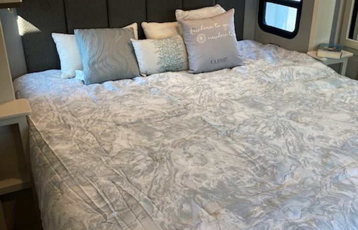 King size sleep number master bed