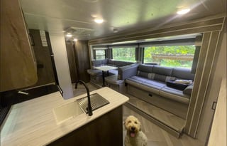 2022 - Sleeps 10! Delivery Available!!