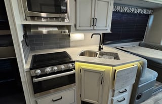 '21 Entegra Odyssey 31F | Stocked |Sleeps 8| Bunks