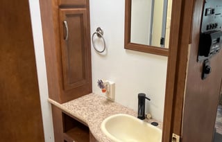 Fully Stocked Thor Ace 28 Ft Class A RV Sleeps 5