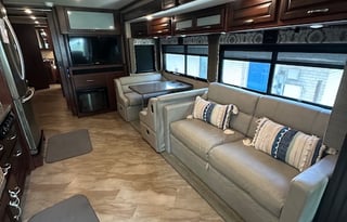 Let's Cruise with this Fleetwood Bounder Class A