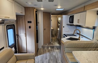 Luxury Class C Like NEW!!!
