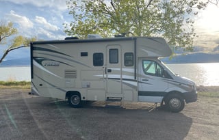 2018 Mercedes Sprinter. 25' & 14mpg!