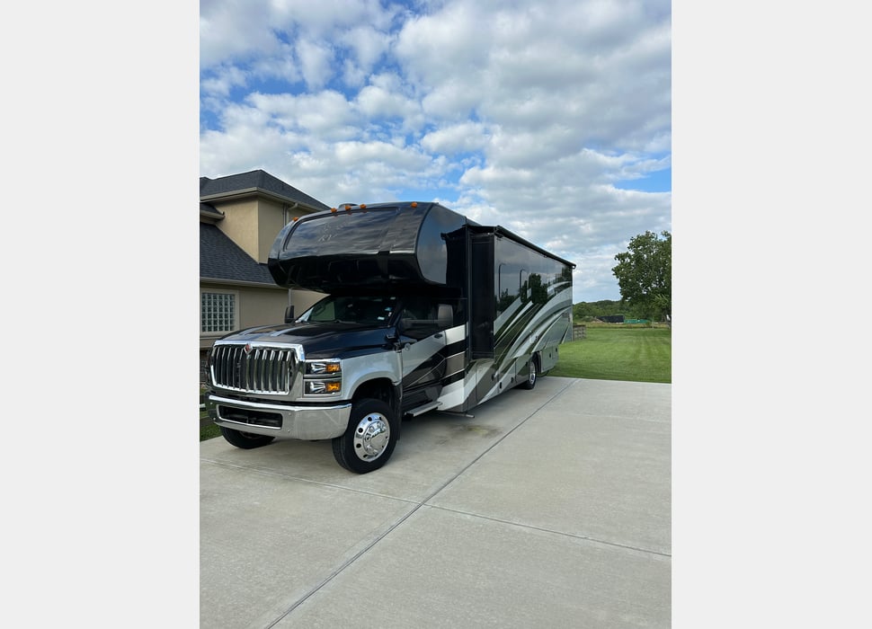 Class C Motor Home rentals in Houston