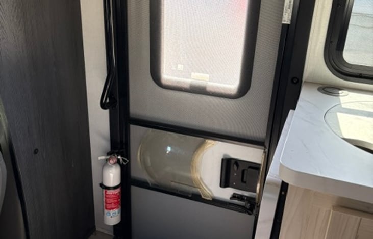 Door well and fire extinguisher for safety