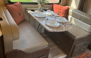 2020 Thor Four Winds 28Z with amenities of home.