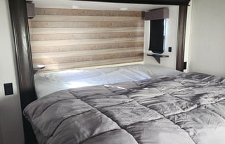 2020 Forest River 5th wheel with washer and dryer