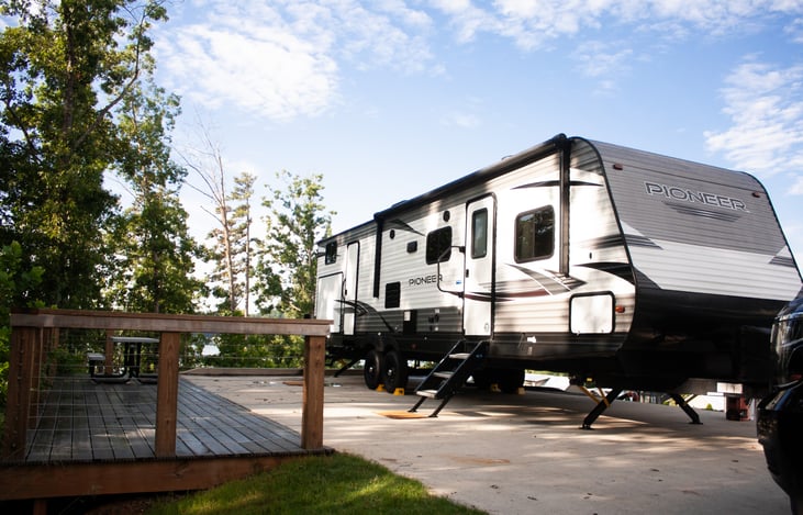 Embark on the ultimate outdoor adventure with our stylish rental camper.  Get ready  to hit the road and explore the world in style!