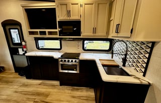 Hollow - 2025 Keystone Arcadia Select 27SBH