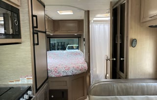 2021 Thor Motor Coach Daybreak 22GO