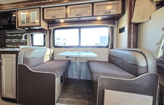 2018 Chateau 31E Bunkhouse 5 TV's