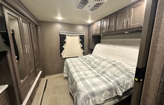 2021 Thor Motor Coach Challenger 35MQ