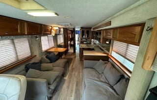 2000 National RV Tradewinds In Naples FL.