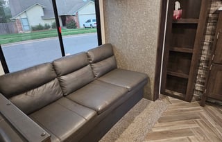 Like New 35' RV Travel Trailer