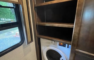RV Sleeps 8 with 2 Bunks - Unlimted Generator Use