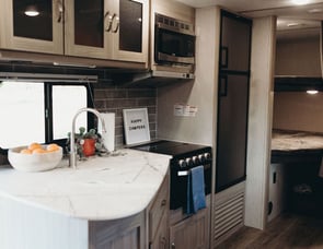 Coachmen RV Freedom Express Ultra Lite 257BHS