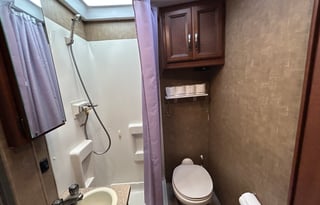 Easy to Drive Class A – 2015 Thor Vegas 24.1