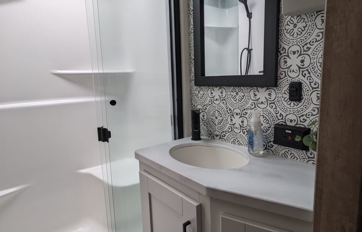 Bathroom sink/shower