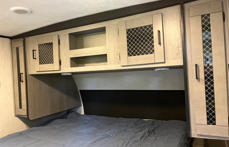 Master Bed Room 
Storage area 
King bed