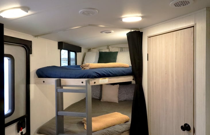 Experience "Harmony" with our 2024 Heartland Sundance U-L 278BH located near Table Rock Lake near Branson Missouri and Lake Of The Ozarks. Thank you from us at Stone Mountain RV & Camper Rentals!