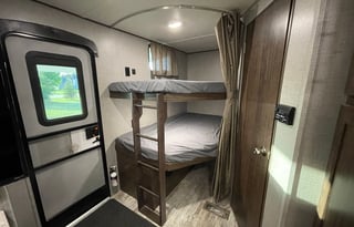 Tons of space/ sleeping option, 1600W solar system