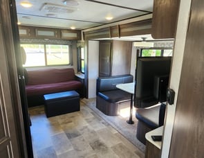 Dutchmen RV Coleman Light 2515RL